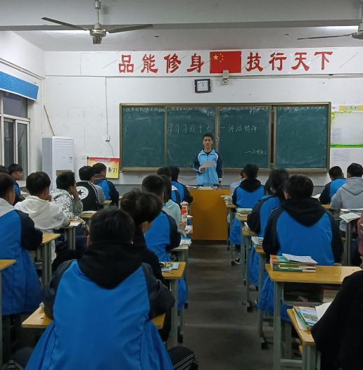 阜陽市醫(yī)藥科技工程學(xué)校 學(xué)習(xí)貫徹習(xí)近平總書記“七一”重要講話精神入班宣講總結(jié)
