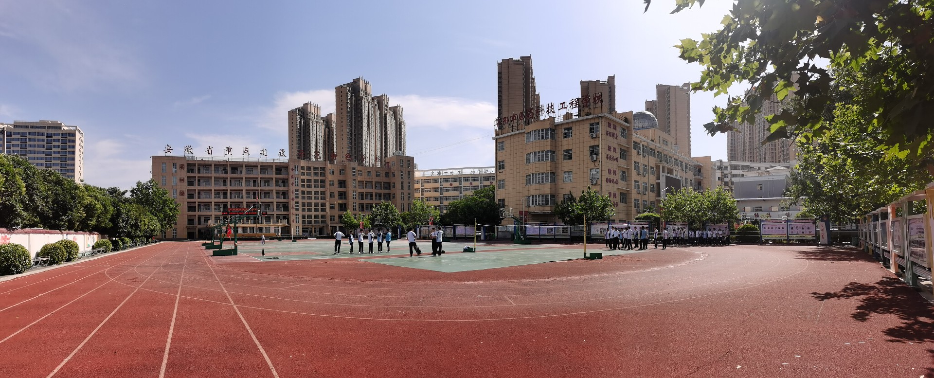 學(xué)校全景.jpg